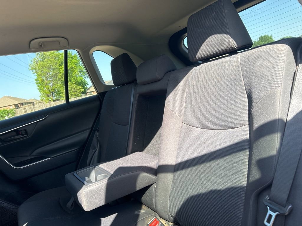 Used 2020 Toyota RAV4 LE FWD image 10