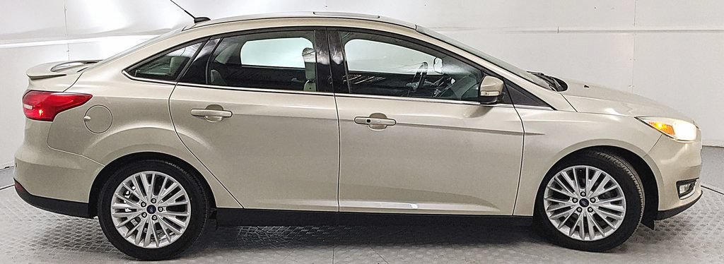 Used 2017 Ford Focus Titanium FWD image 2