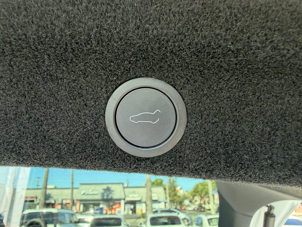 Used 2026 Tesla Model Y Long Range image 8