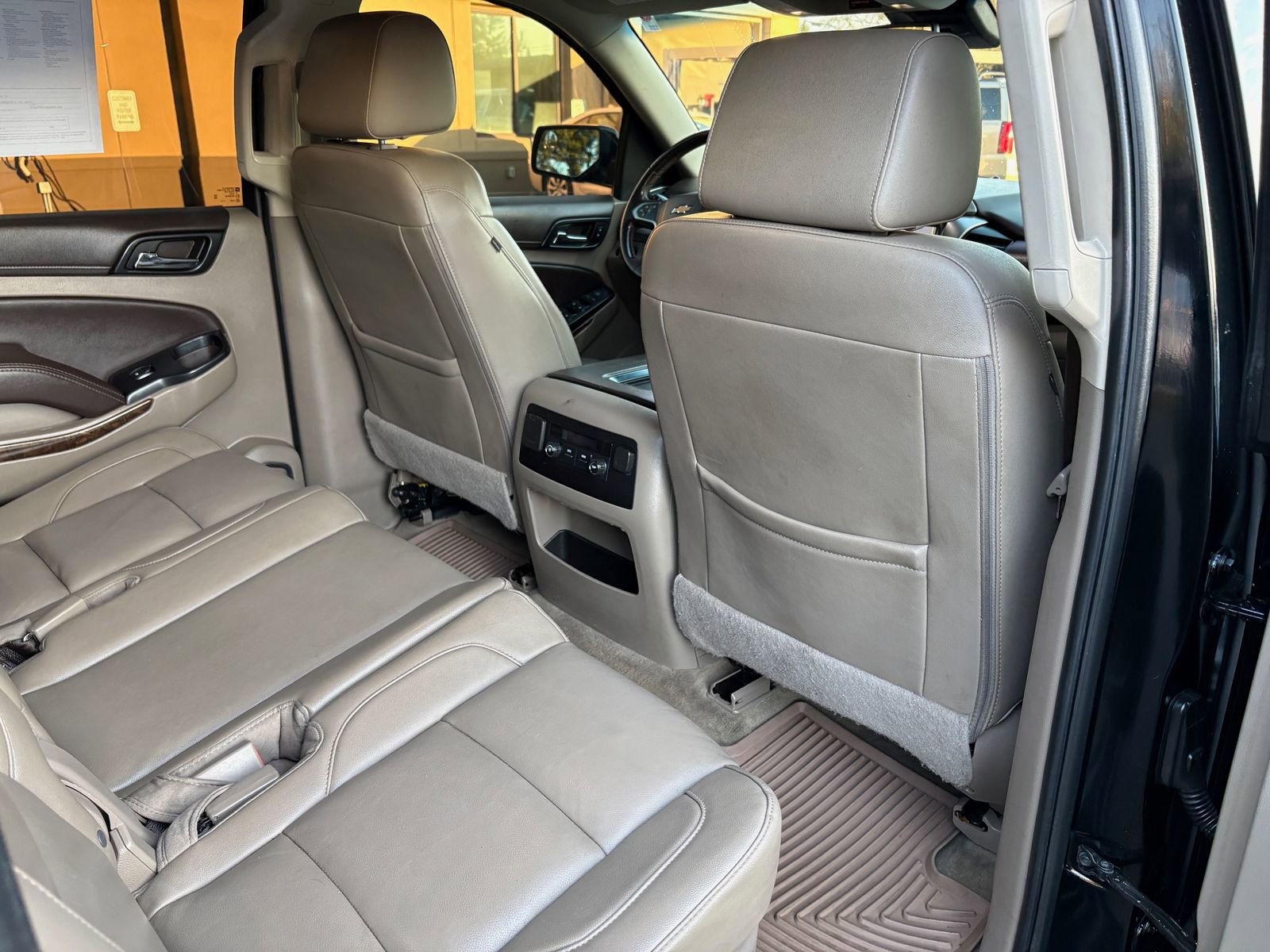 Used 2018 Chevrolet Suburban LT image 23