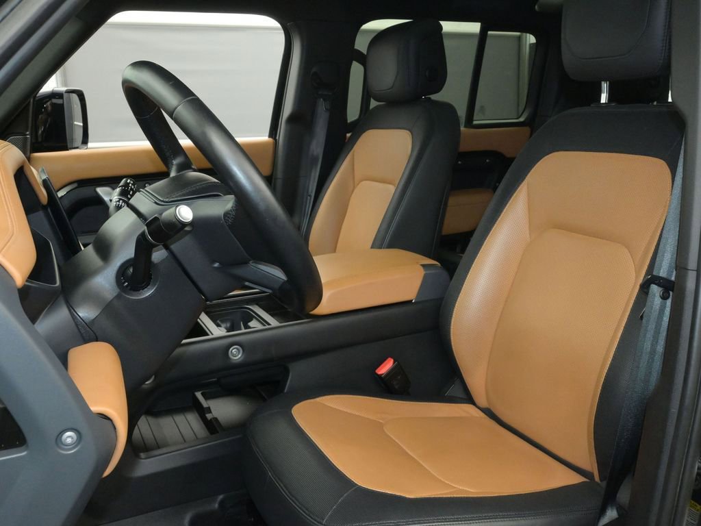 Used 2023 Land Rover Defender 110 X-Dynamic SE image 2