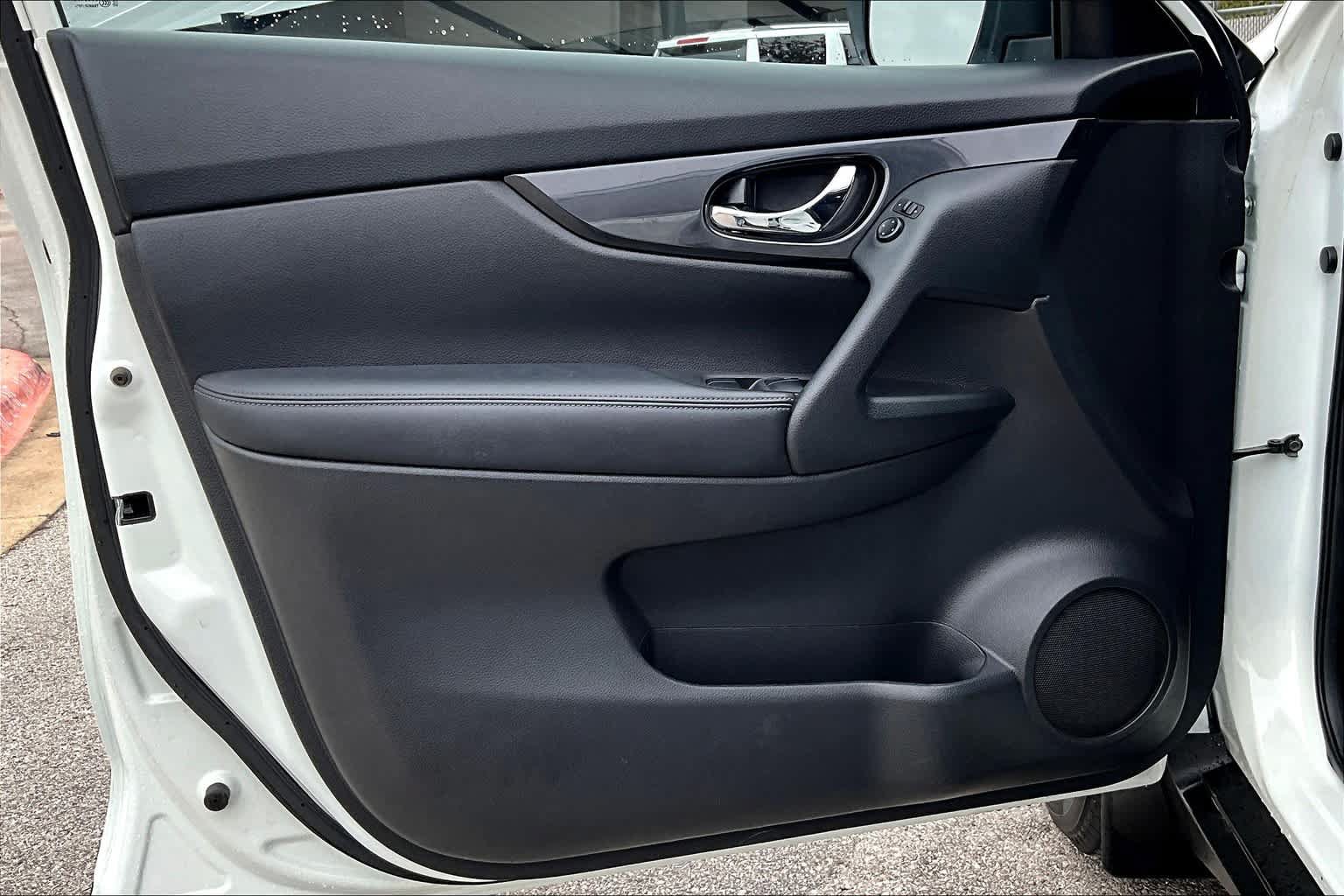 Used 2019 Nissan Rogue SV FWD image 21