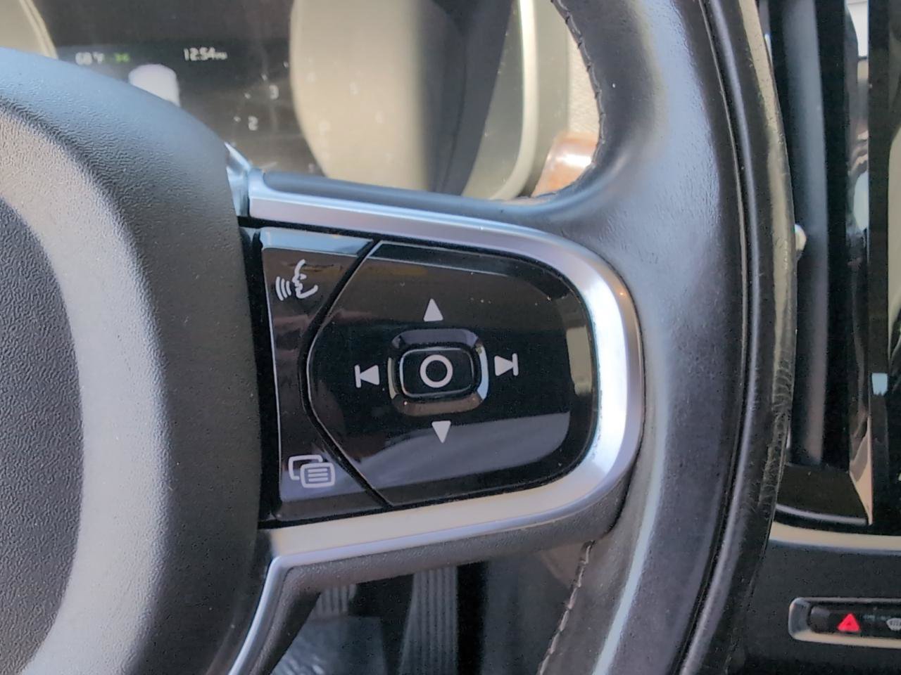 Used 2017 Volvo S90 T6 Momentum w/ Climate Package AWD/4WD image 25