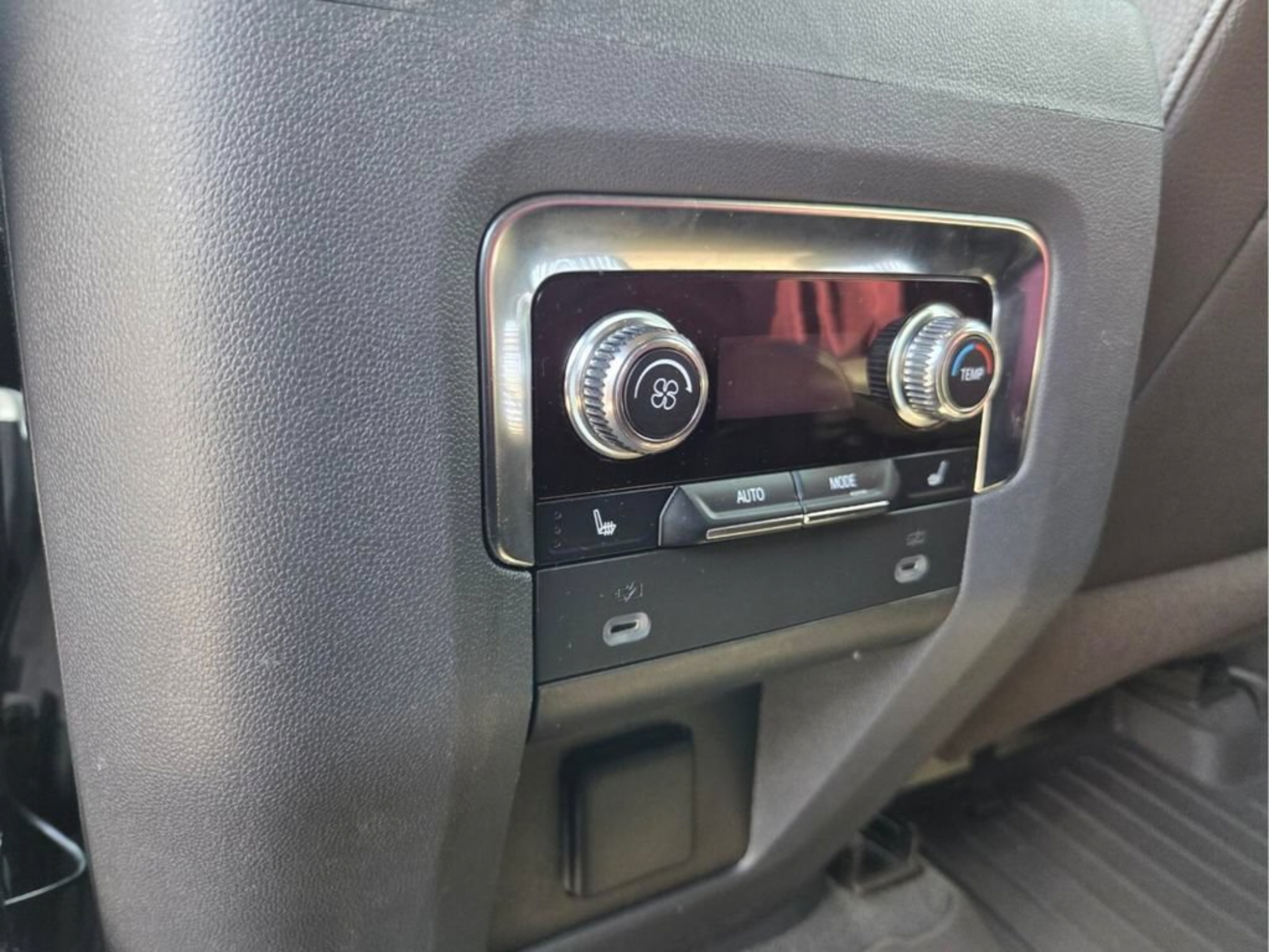 Used 2021 GMC Yukon XL Denali AWD/4WD image 16