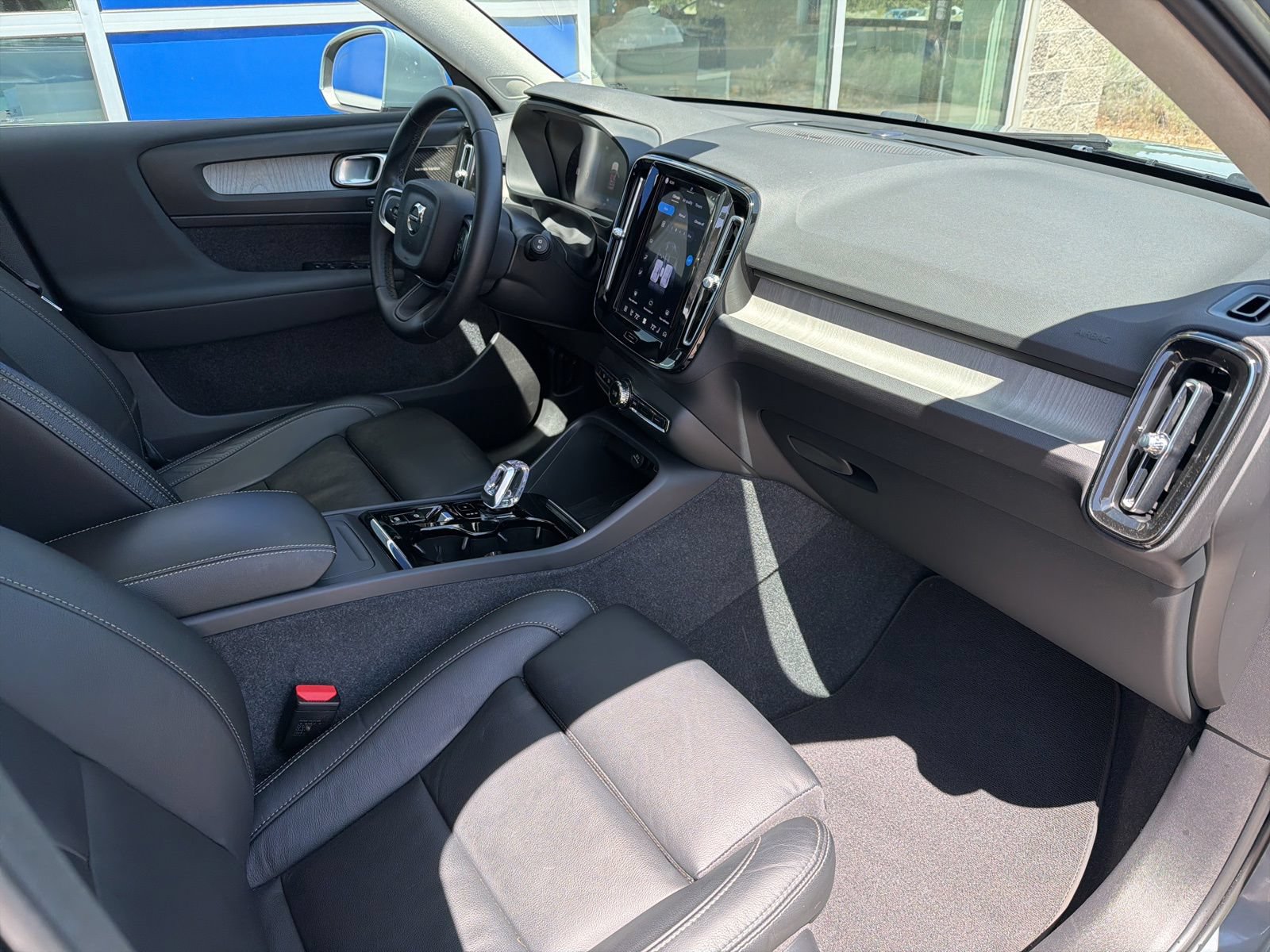 Used 2023 Volvo XC40 B5 Ultimate w/ Protection Package Premier AWD/4WD image 27