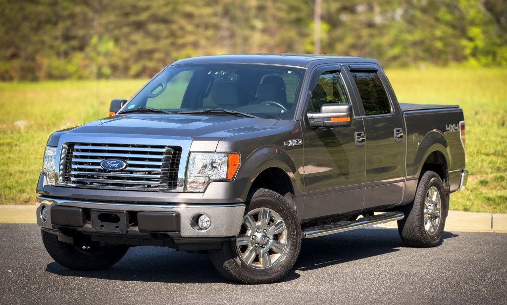 Used 2011 Ford F150 XLT w/ XLT Chrome Pkg AWD/4WD image 2