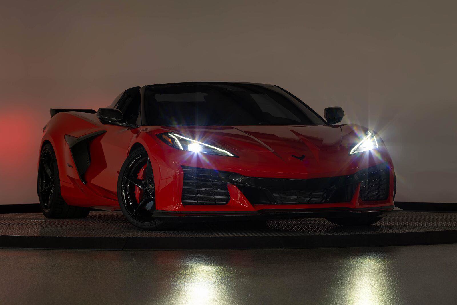 Used 2024 Chevrolet Corvette E-Ray AWD/4WD image 41