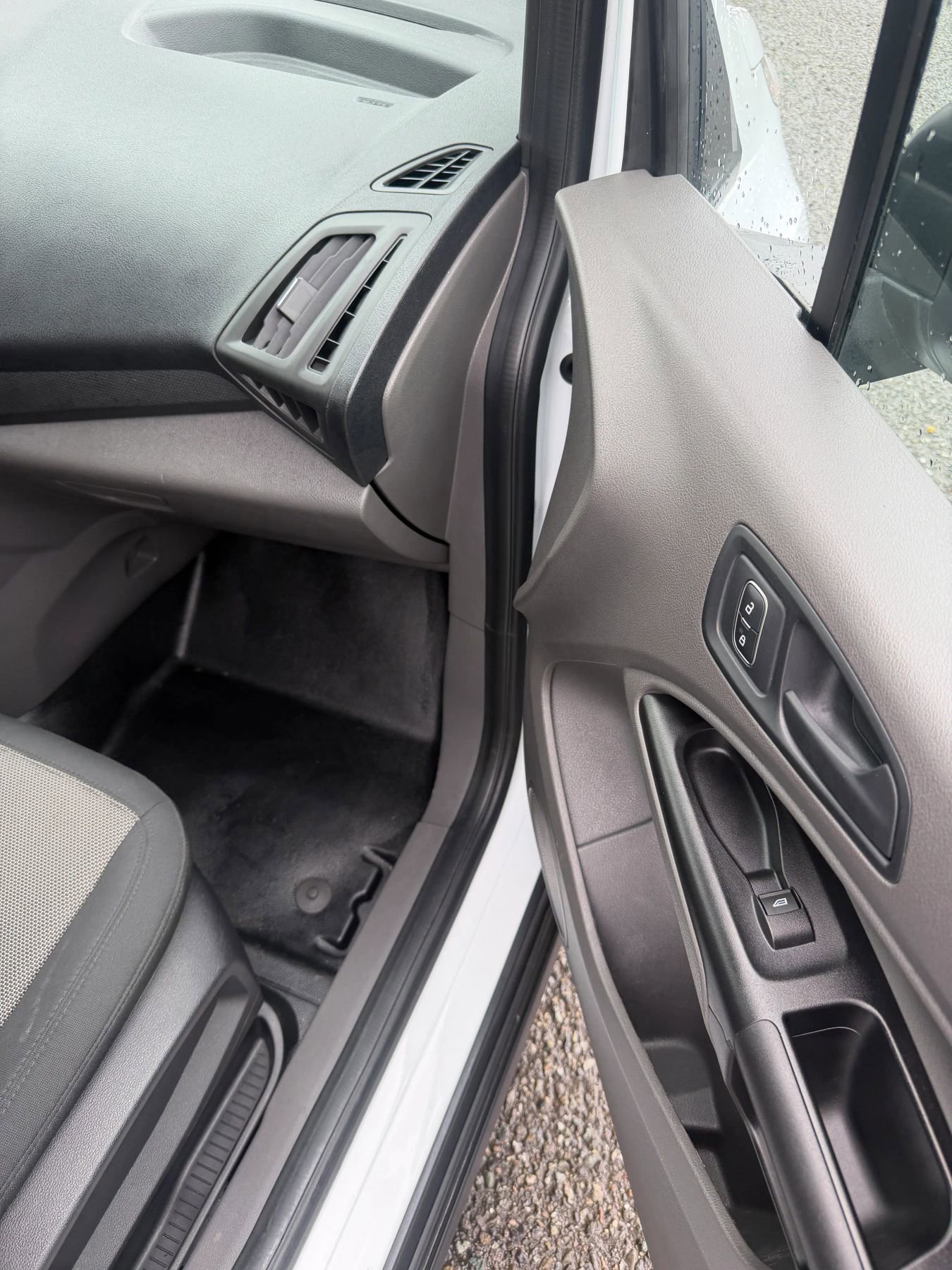 Used 2019 Ford Transit Connect XL image 24