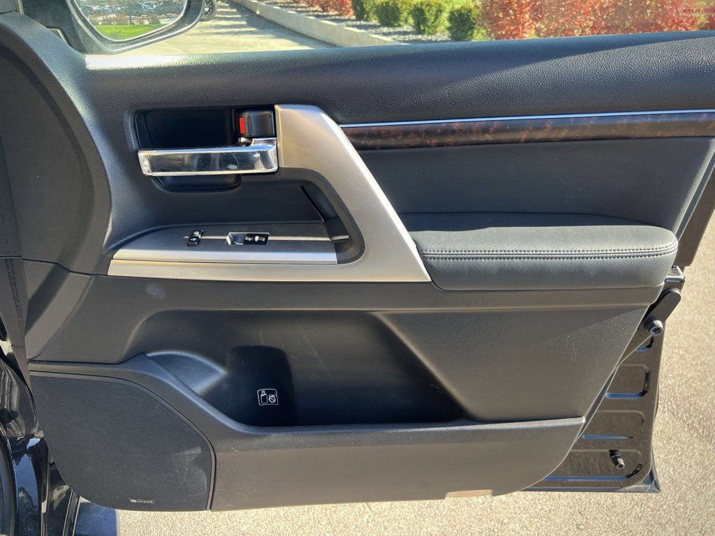 Used 2013 Toyota Land Cruiser image 43