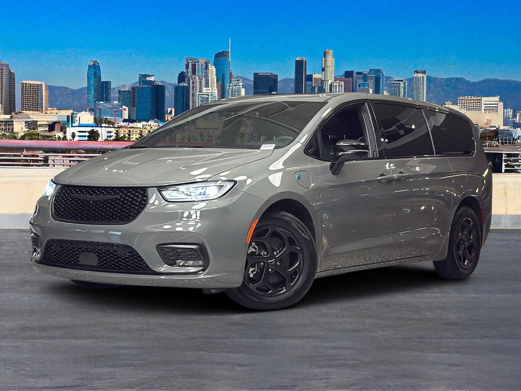 Used 2023 Chrysler Pacifica Limited w/ Uconnect Theater Family Group FWD image 2