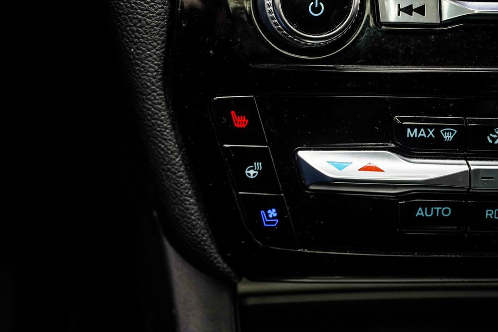 Used 2022 Ford Explorer Limited w/ Equipment Group 301A image 21