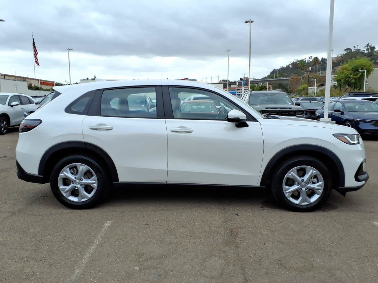 Used 2025 Honda HR-V LX image 4