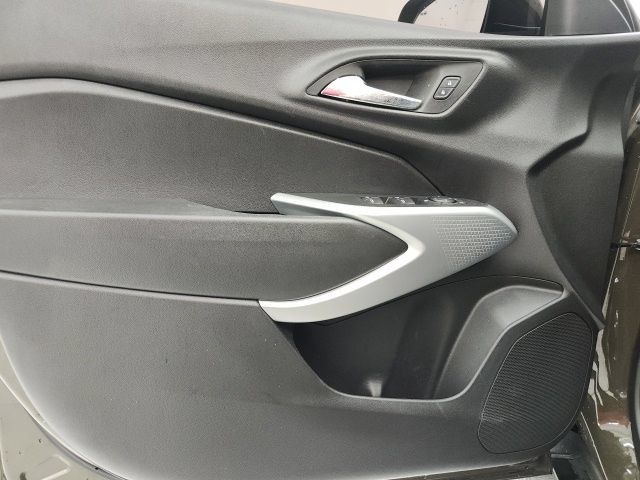 Used 2024 Chevrolet Trax LS w/ LS Convenience Package FWD image 11