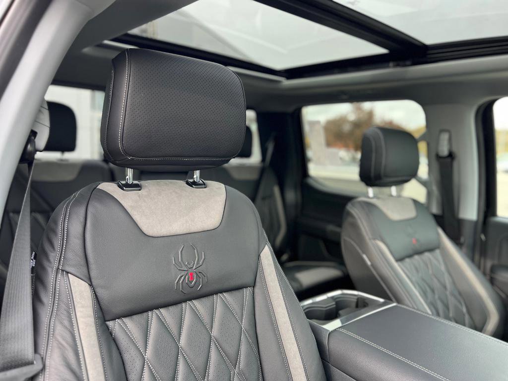 New 2026 Ford F250 Lariat w/ Black Appearance Package image 32