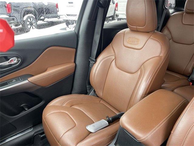 Used 2019 Jeep Cherokee Overland w/ Technology Group image 24