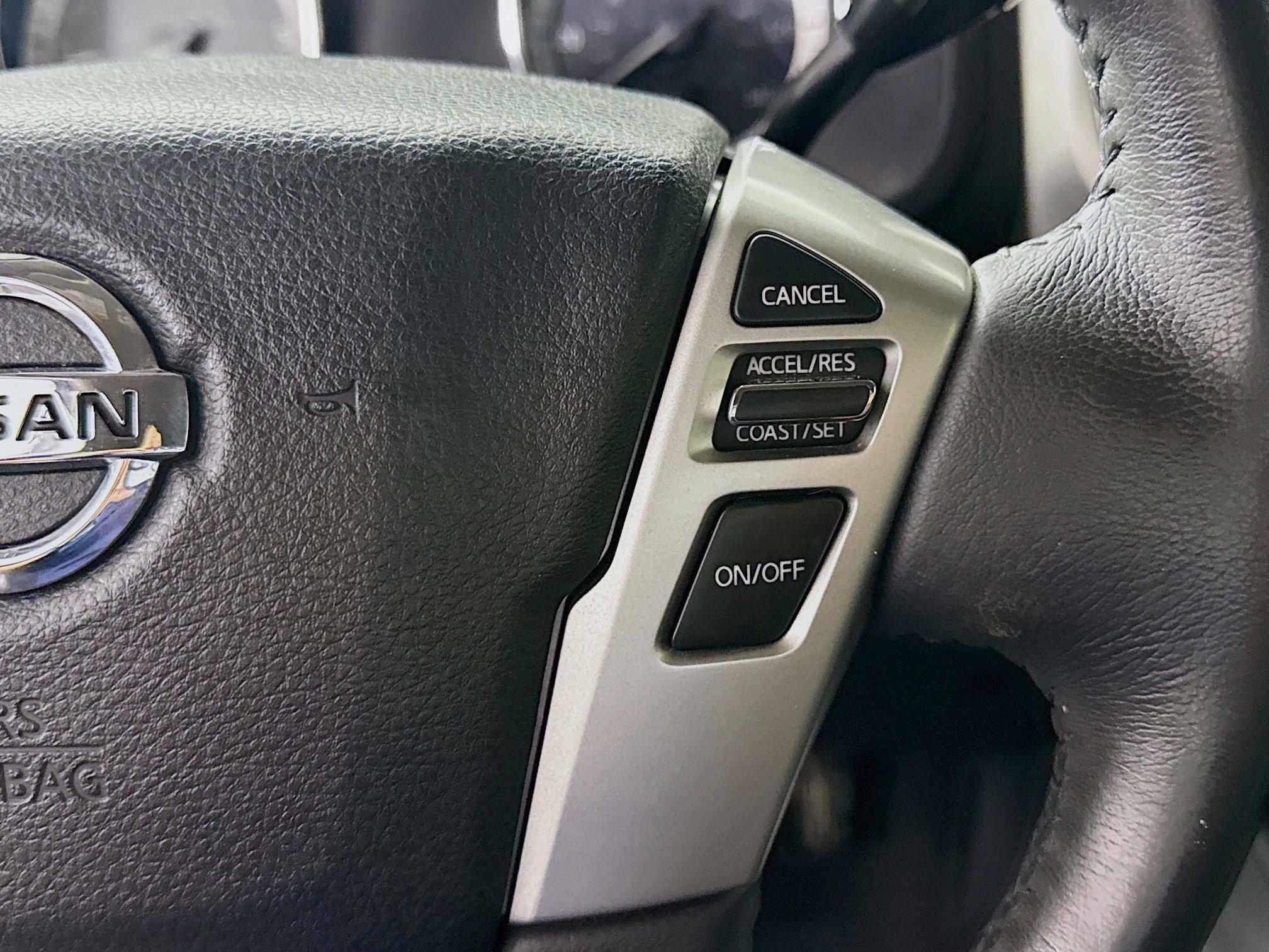 Used 2017 Nissan Titan SV AWD/4WD image 15