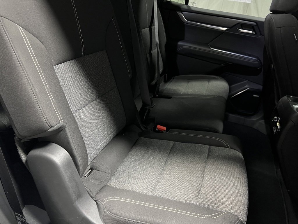 Used 2025 GMC Acadia Elevation image 12