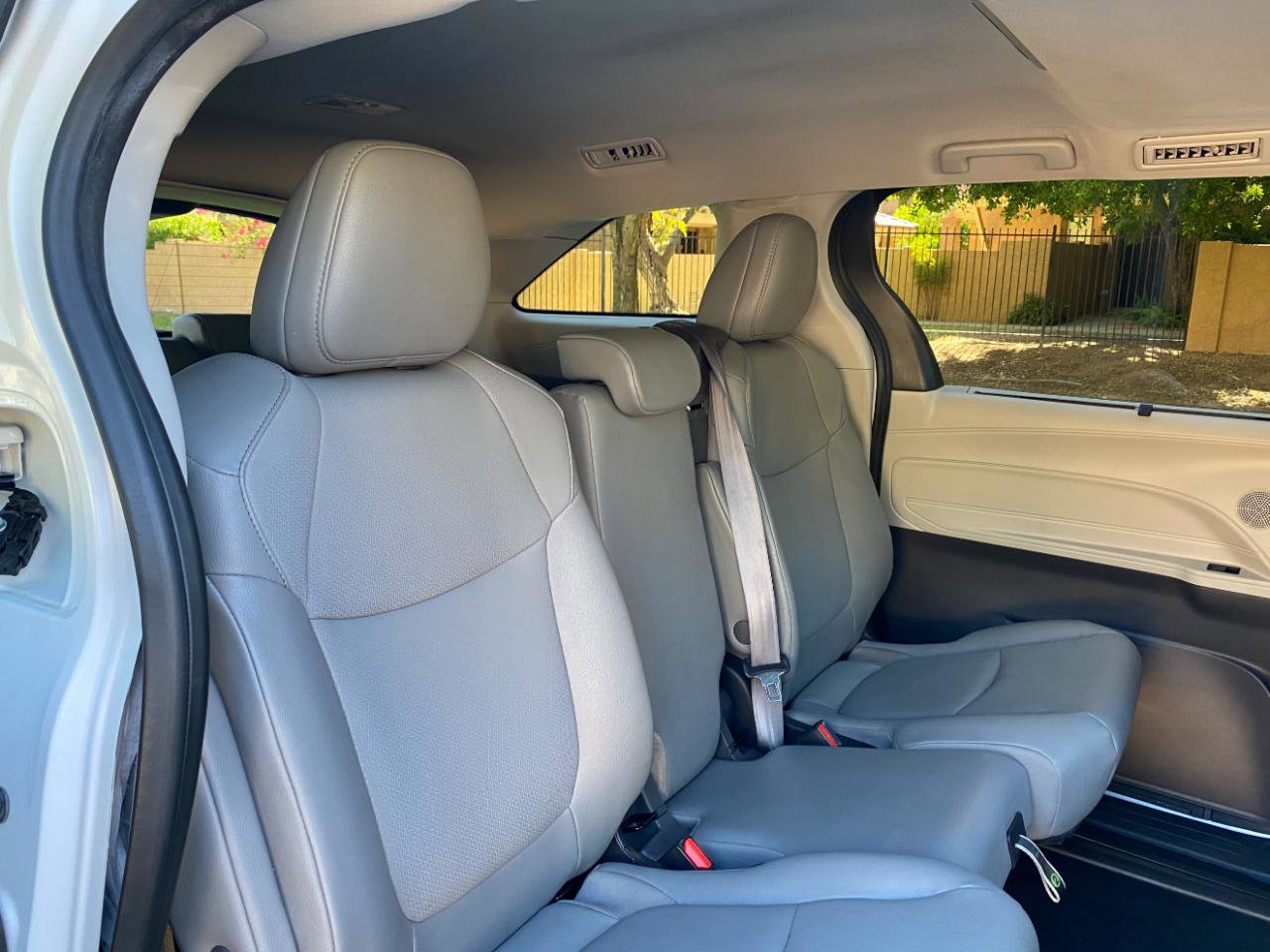 Used 2023 Toyota Sienna XLE FWD image 45