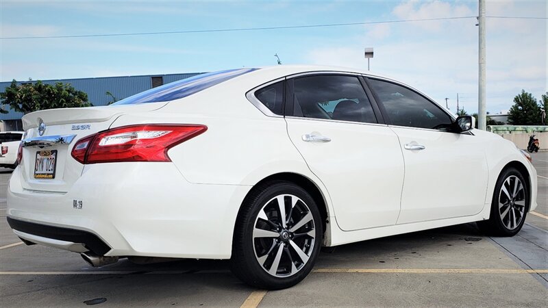 Used 2016 Nissan Altima 3.5 SR FWD image 4