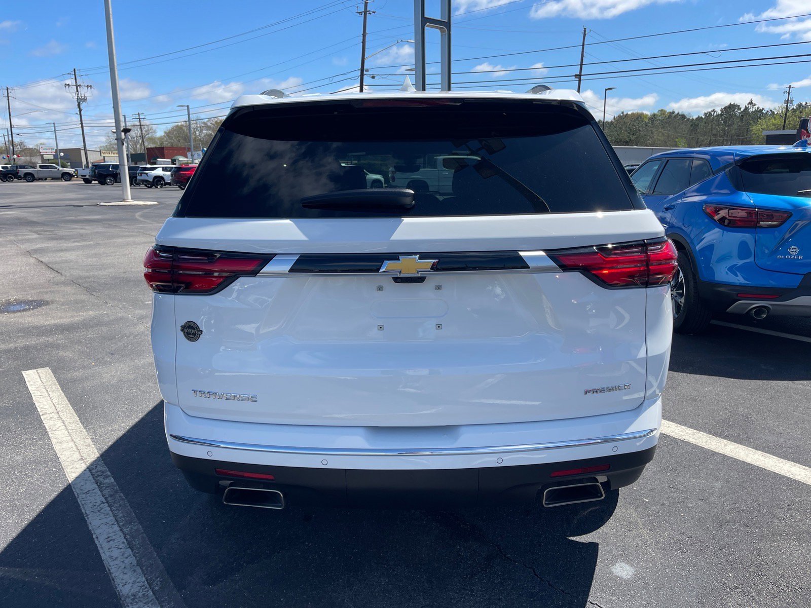 Used 2023 Chevrolet Traverse Premier FWD image 13