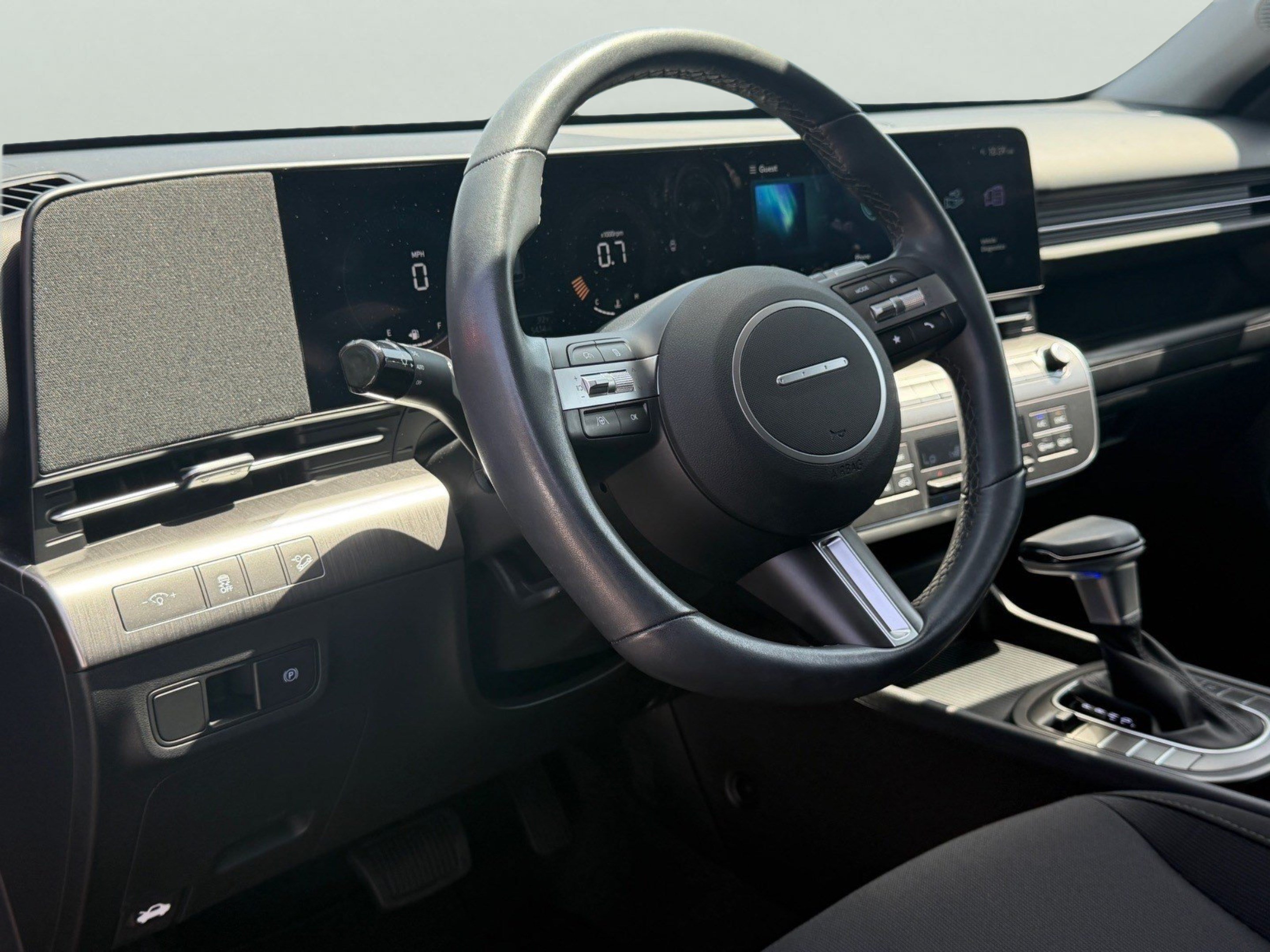 Used 2025 Hyundai Kona SEL FWD image 14
