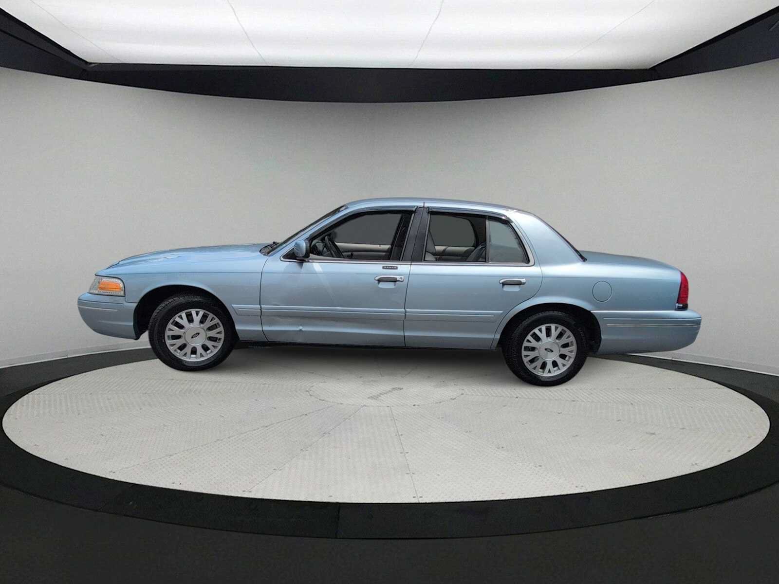 Used 2003 Ford Crown Victoria LX RWD image 5