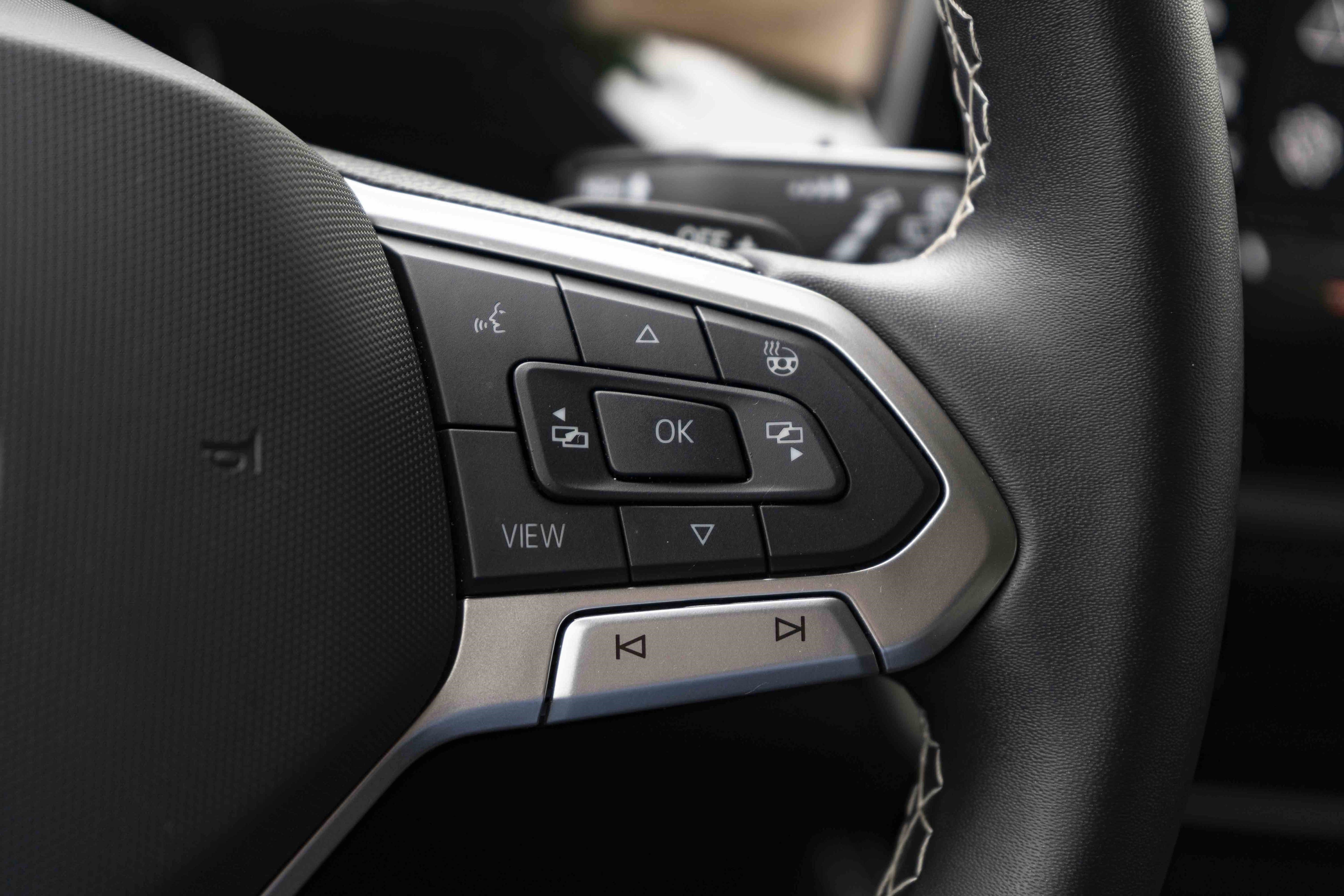 Used 2024 Volkswagen Atlas SE w/ Black Wheel Package FWD image 22