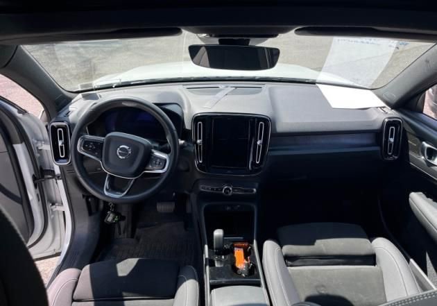 Used 2023 Volvo XC40 Recharge Ultimate w/ Protection Package Premier AWD/4WD image 6