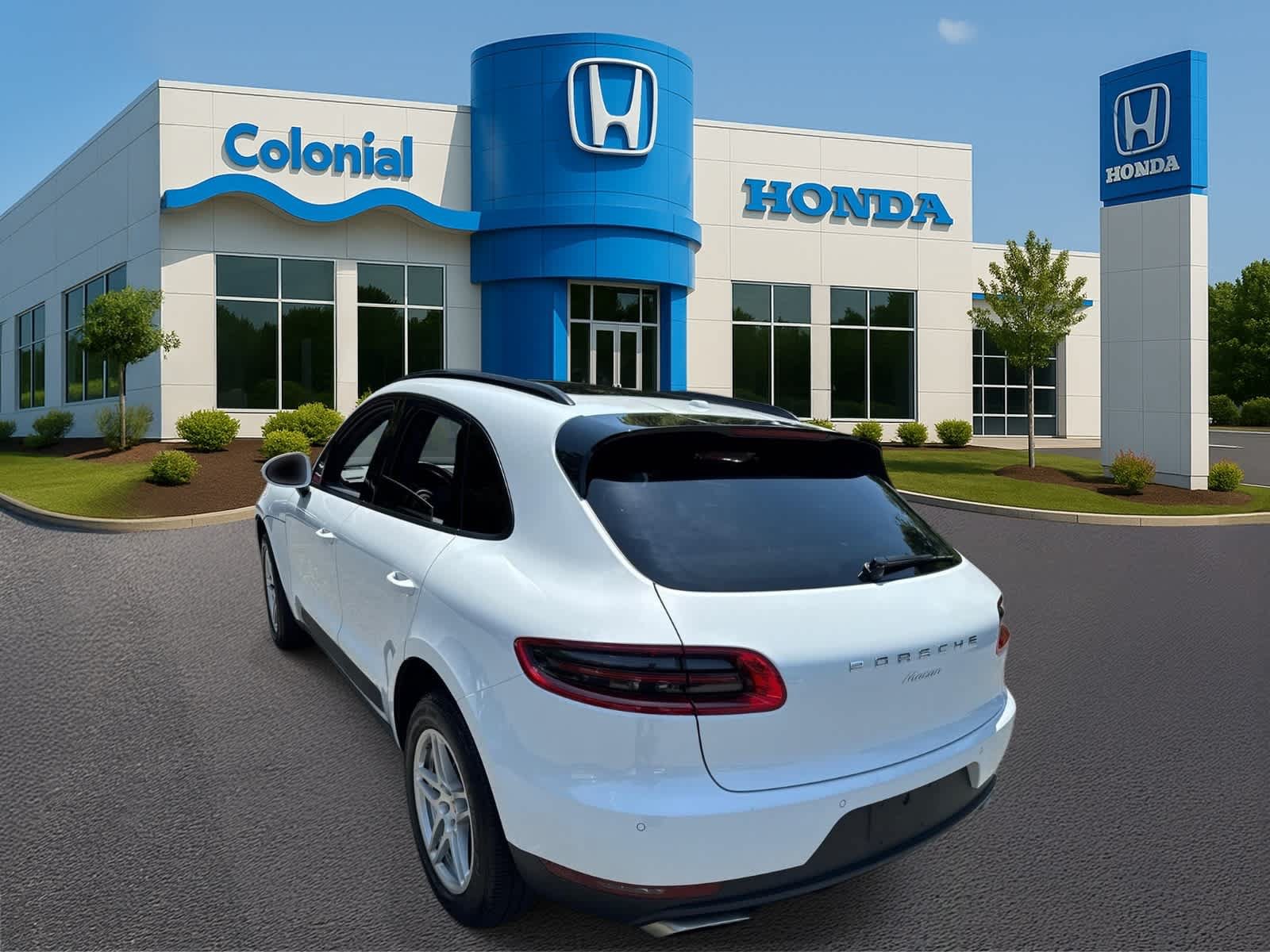 Used 2017 Porsche Macan AWD/4WD image 4