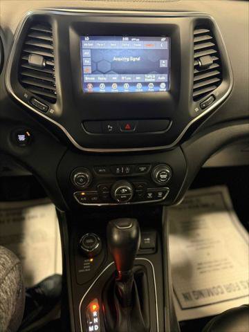 Certified 2020 Jeep Cherokee Latitude Plus w/ Cold Weather Group AWD/4WD image 32