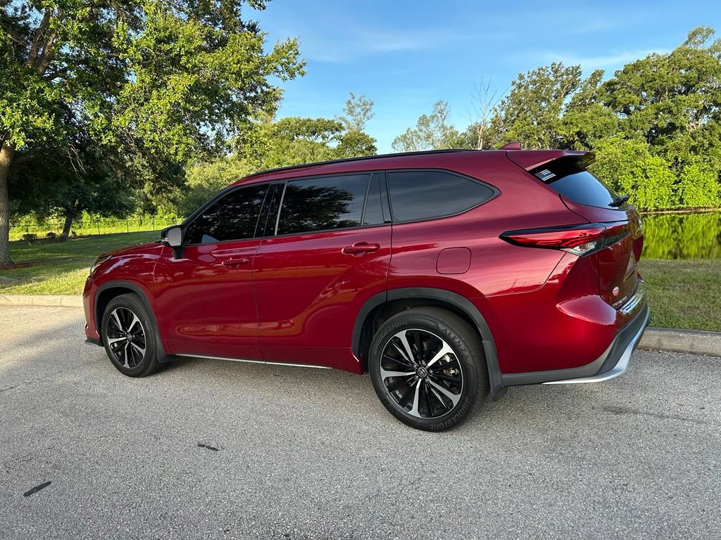 Used 2022 Toyota Highlander XSE FWD image 4
