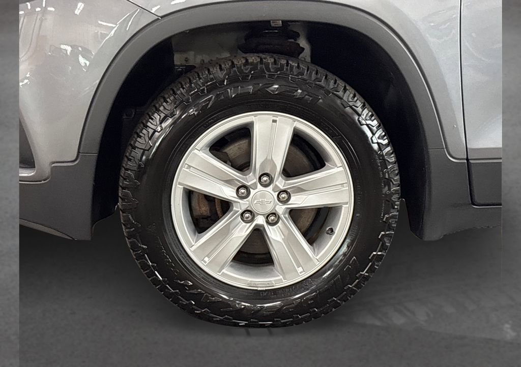 Used 2020 Chevrolet Trax LT w/ LT Convenience Package image 15