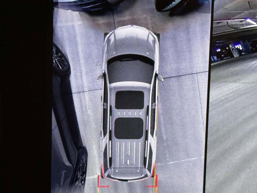 Used 2023 Chevrolet Traverse LT w/ LT Premium Package image 33