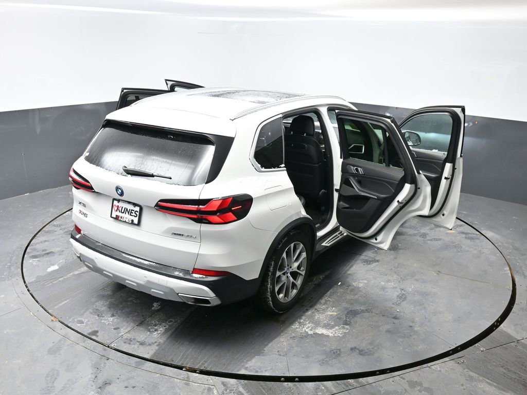 Used 2025 BMW X5 xDrive50e image 55