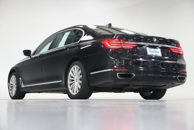 Used 2017 BMW 740i xDrive AWD/4WD image 9