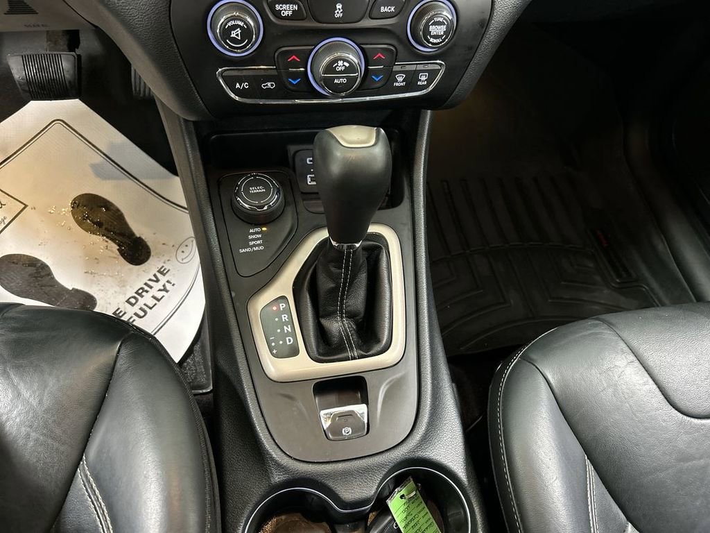 Used 2016 Jeep Cherokee Limited AWD/4WD image 18