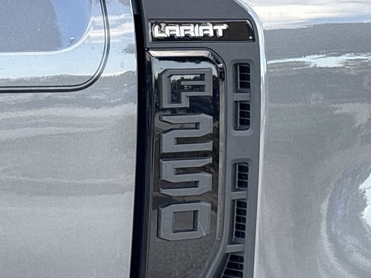 New 2026 Ford F250 Lariat w/ Black Appearance Package image 9