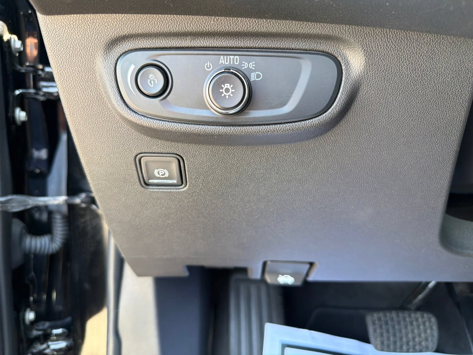 Used 2024 GMC Terrain SLE AWD/4WD image 12