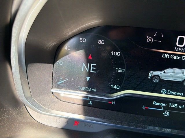 Used 2022 GMC Yukon SLT w/ SLT Premium Package image 9