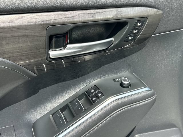 Used 2023 Toyota Highlander Limited AWD/4WD image 21