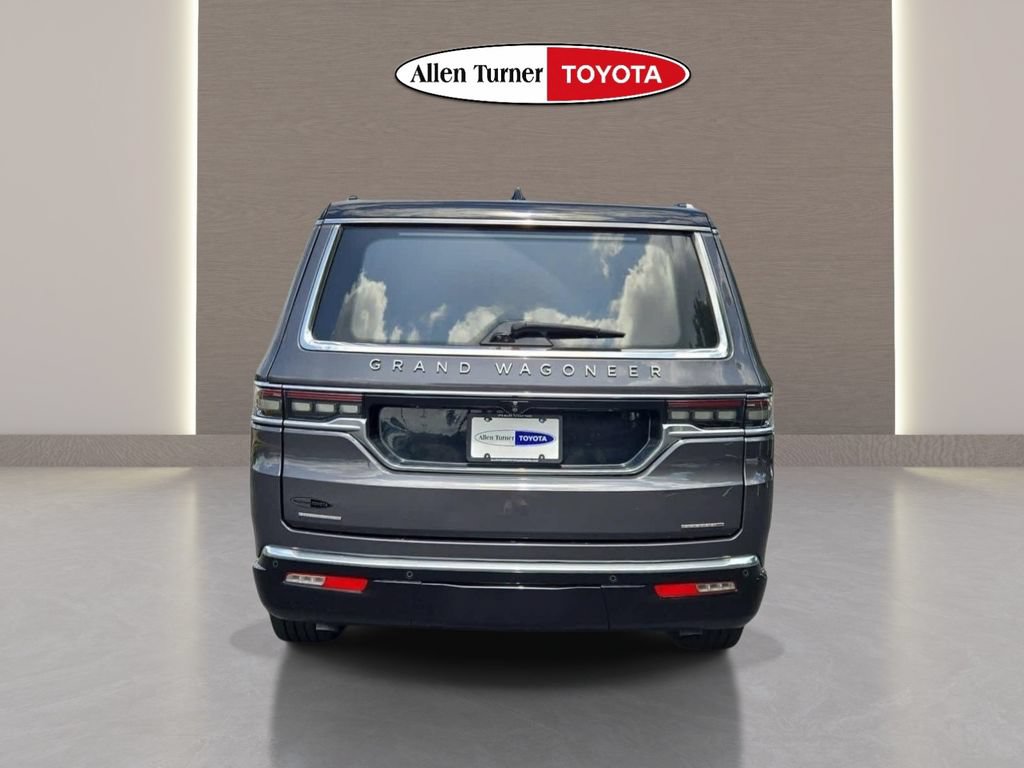 Used 2022 Jeep Grand Wagoneer Series III w/ HD Trailer Tow Package AWD/4WD image 7