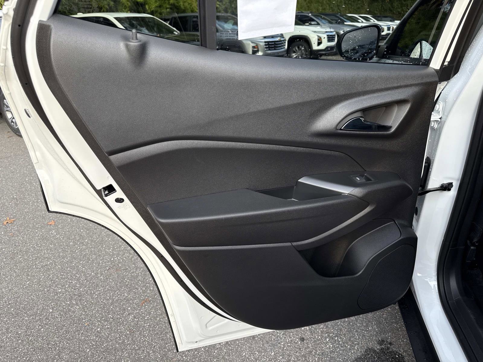 New 2026 Chevrolet Trax RS w/ Sunroof Package image 9