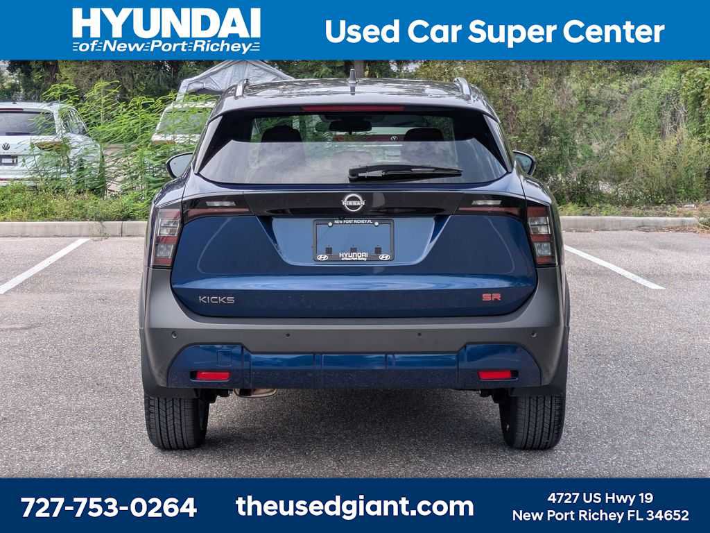 Used 2025 Nissan Kicks SR FWD image 4