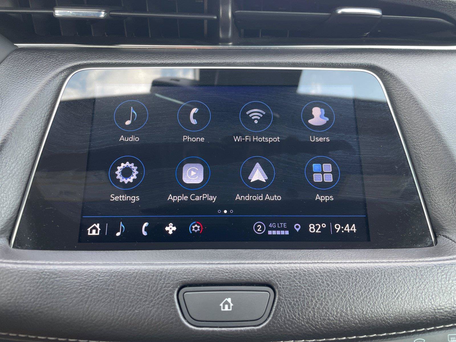 Used 2022 Cadillac XT4 Premium Luxury w/ Safety Alert Package FWD image 19