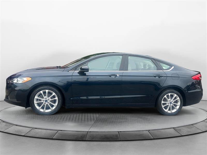 Used 2020 Ford Fusion SE image 2