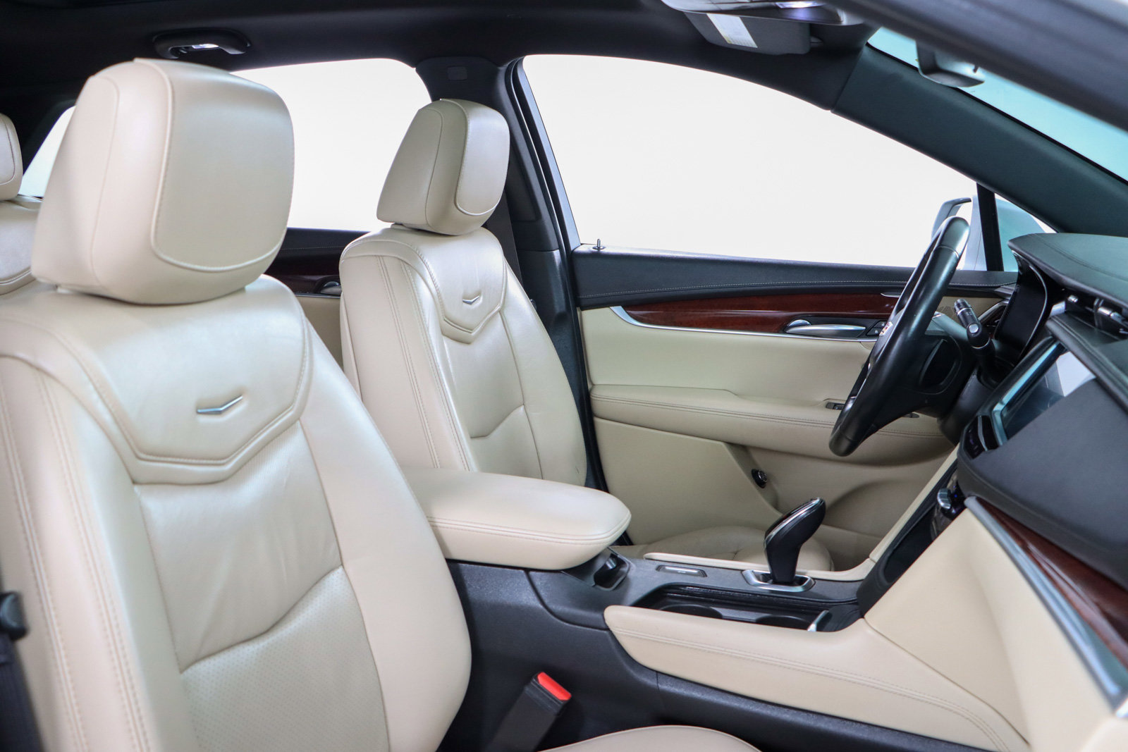 Used 2018 Cadillac XT5 Luxury w/ Driver Awareness Package image 28