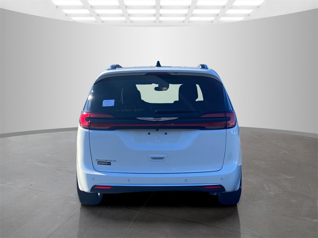 New 2026 Chrysler Pacifica Pinnacle image 8