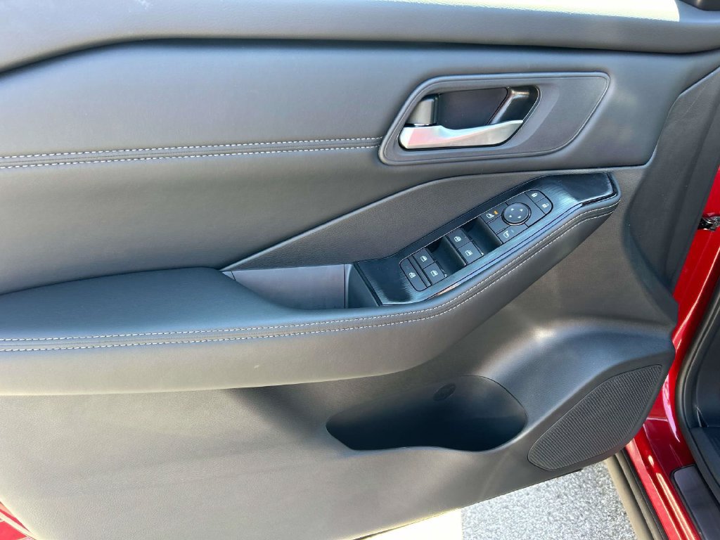 New 2026 Nissan Rogue Dark Armor AWD/4WD image 16