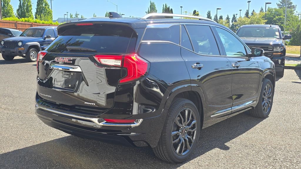 Used 2023 GMC Terrain Denali w/ Black Diamond Edition AWD/4WD image 3