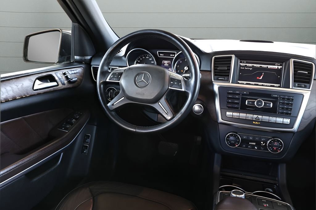Used 2013 Mercedes-Benz GL 550 4MATIC image 31